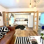 Gorgeous 2 Bedroom Edge Of Cabot Circus Апартаменти Бристоль