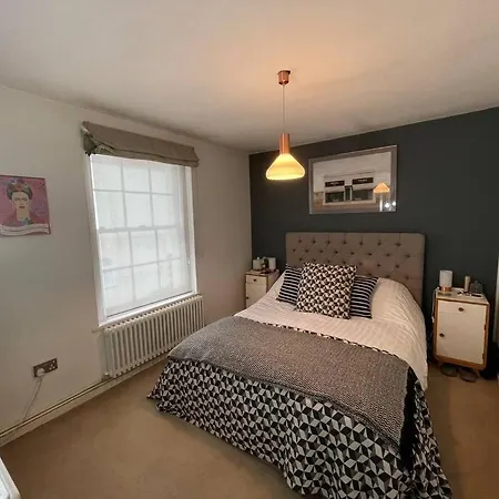 Gorgeous 2 Bedroom Edge Of Cabot Circus Bristol