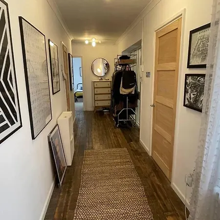 Gorgeous 2 Bedroom Edge Of Cabot Circus Apartman