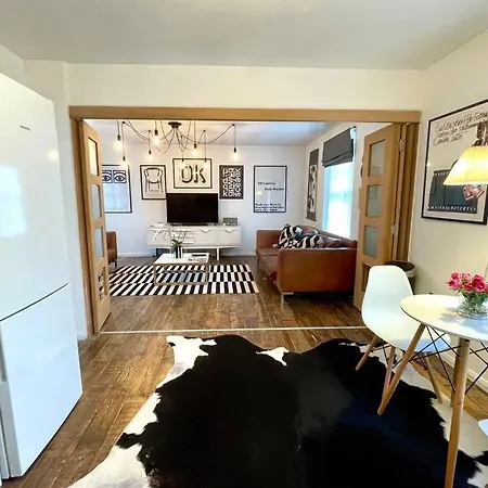 Gorgeous 2 Bedroom Edge Of Cabot Circus Bristol