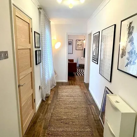 Gorgeous 2 Bedroom Edge Of Cabot Circus Bristol