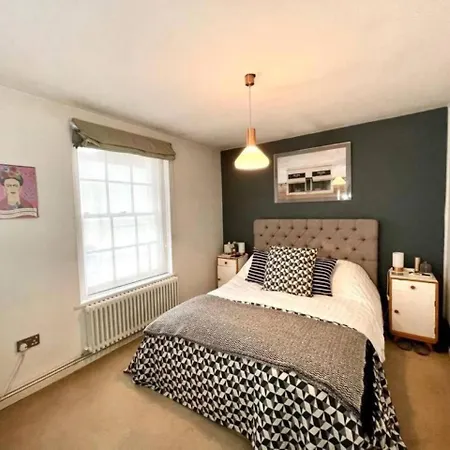Apartament Gorgeous 2 Bedroom Edge Of Cabot Circus