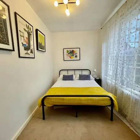 Gorgeous 2 Bedroom Edge Of Cabot Circus Bristol
