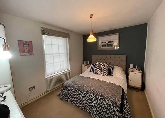 Gorgeous 2 Bedroom Edge Of Cabot Circus Bristol
