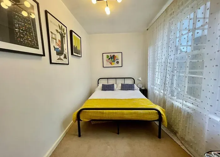 Gorgeous 2 Bedroom Edge Of Cabot Circus