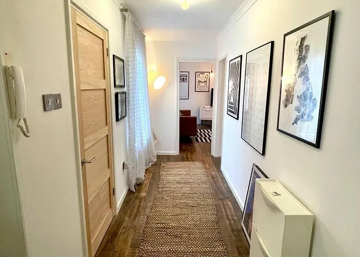 Gorgeous 2 Bedroom Edge Of Cabot Circus Bristol