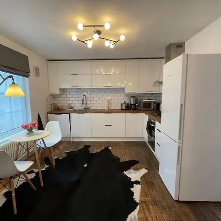 Gorgeous 2 Bedroom Edge Of Cabot Circus Apartamento