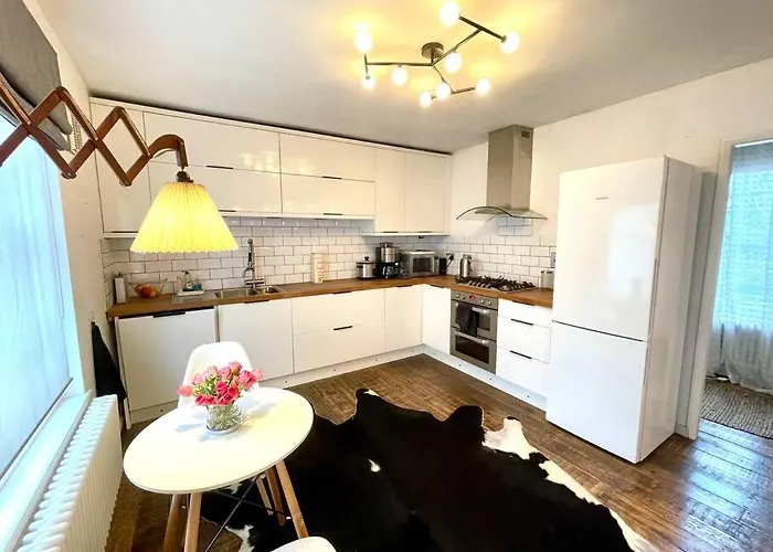 Apartment Gorgeous 2 Bedroom Edge Of Cabot Circus *